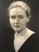 portrait of Elizabeth Watson Calfee '38